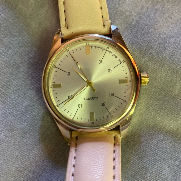 Ladies fashion gold tone watch with quartz face, and a cream faux leather band. - Picture 4 of 11